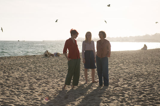 5086679_7_83c7_greta-gerwig-elle-fanning-et-annette-bening_9bc826fd1a39076c0fbefb9340fdff9f